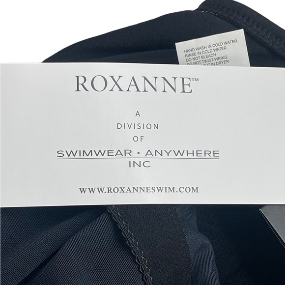 New Roxanne black
V Neck Sarong
One Piece Swimsuit size 16(40DCup) - Picture 15 of 15